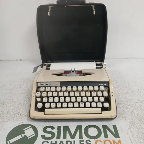 BROTHER DELUXE 800 TYPEWRITER – BEIGE, WITH CARRY CASE