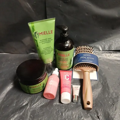 APPROXIMATEY 20 ASSORTED HEALTH AND BEAUTY PRODUCTS TO INCLUDE - SKIN SAINTS COLLAGEN DAILY SERUM - MIELLE SHAMPOO - N07 FIRMING BOOSTER SERUM - ETC