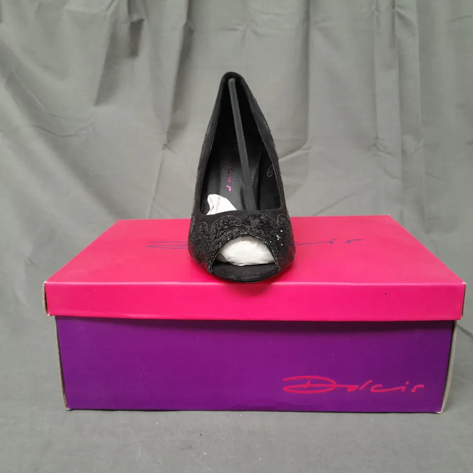 BOXED PAIR OF DOLCIS OPEN TOE HEELED SHOES IN BLACK W. GLITTER EFFECT UK SIZE 3
