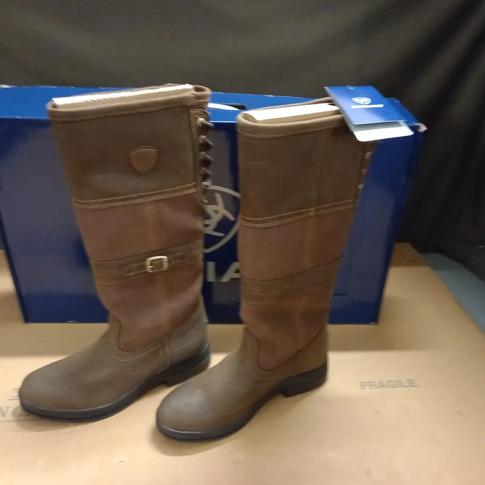BOXED PAIR OF ARIAT WOMENS LANGDALE H20 BOOTS IN BROWN - UK 7