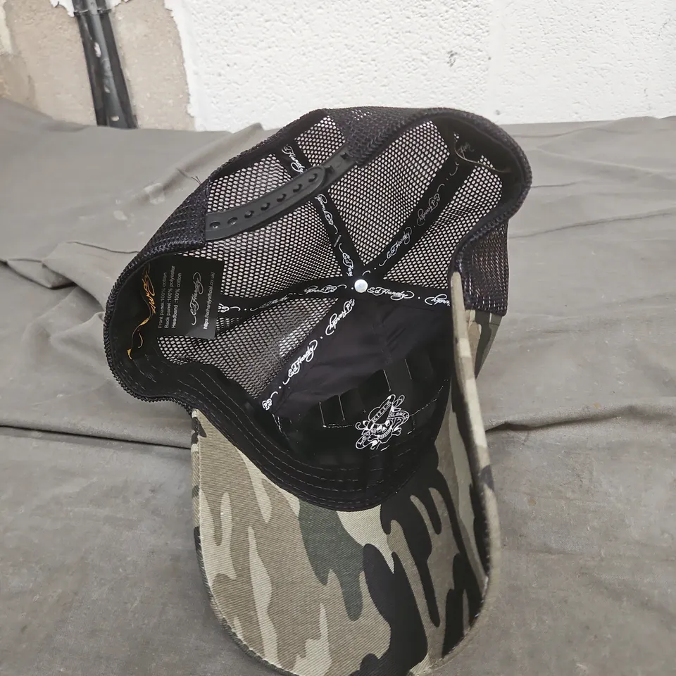 URBAN OUTFITTERS CAMOUFLAGE BASEBALL CAP WITH MESH BACK