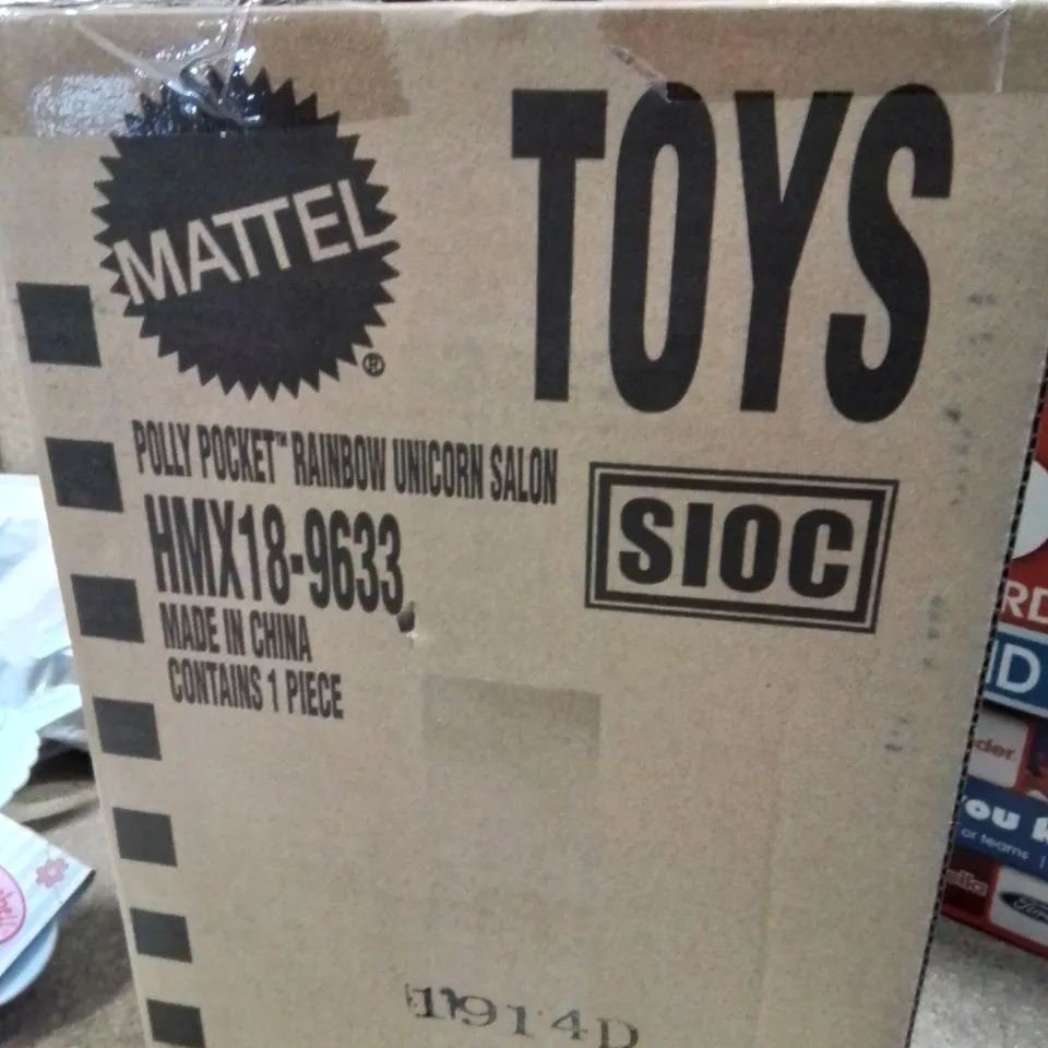 BOX CONTAINING APPROXIMATELY 10 TOYS TO INCLUDE: HOT WHEELS CAR, LOGO AND LOGO BINGO GAMES,DRESS UP SETS, BABY ANNABELL DRESS ETC.