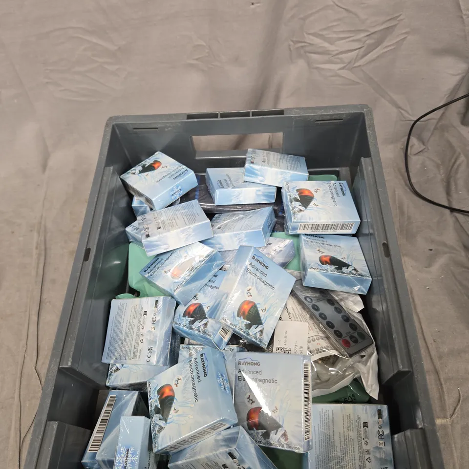 TOTE OF APPROXIMATELY 25 ASSORTED ITEMS TO INCLUDE: DEHUMIDIFIER