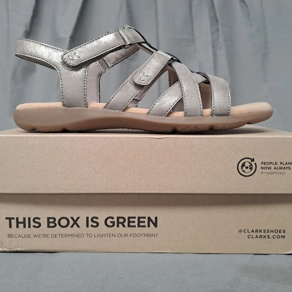 BOXED PAIR OF CLARKS ELIZABELLE SKY OPEN-TOE SANDALS IN METALLIC PEWTER UK SIZE 5.5