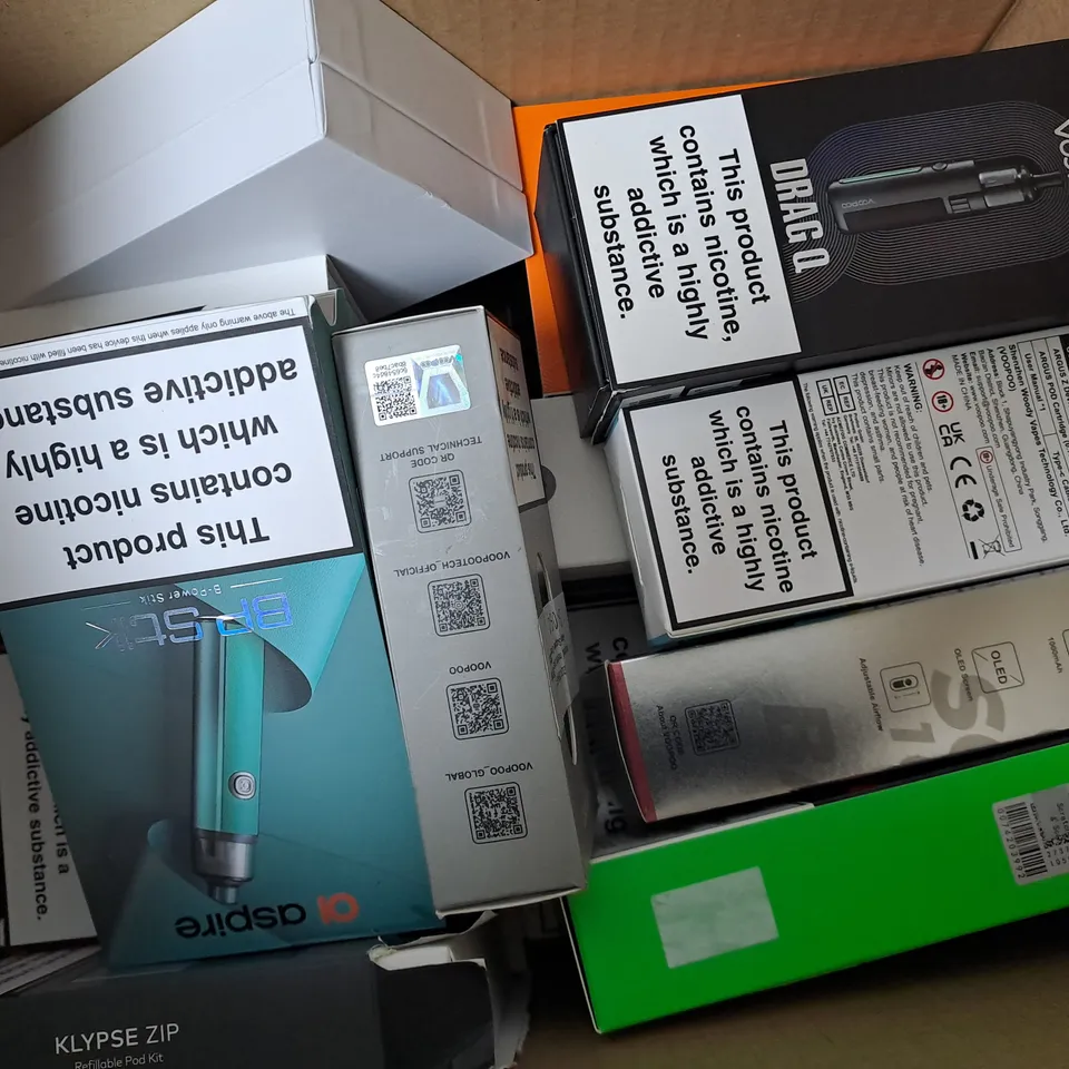 APPROXIMATELY 15 ASSORTED E-CIGARETTE PRODUCTS TO INCLUDE GEEKVAPE E100 KIT, INNOKIN ENDURA T20 S, VAPORESSO GEN PT60 