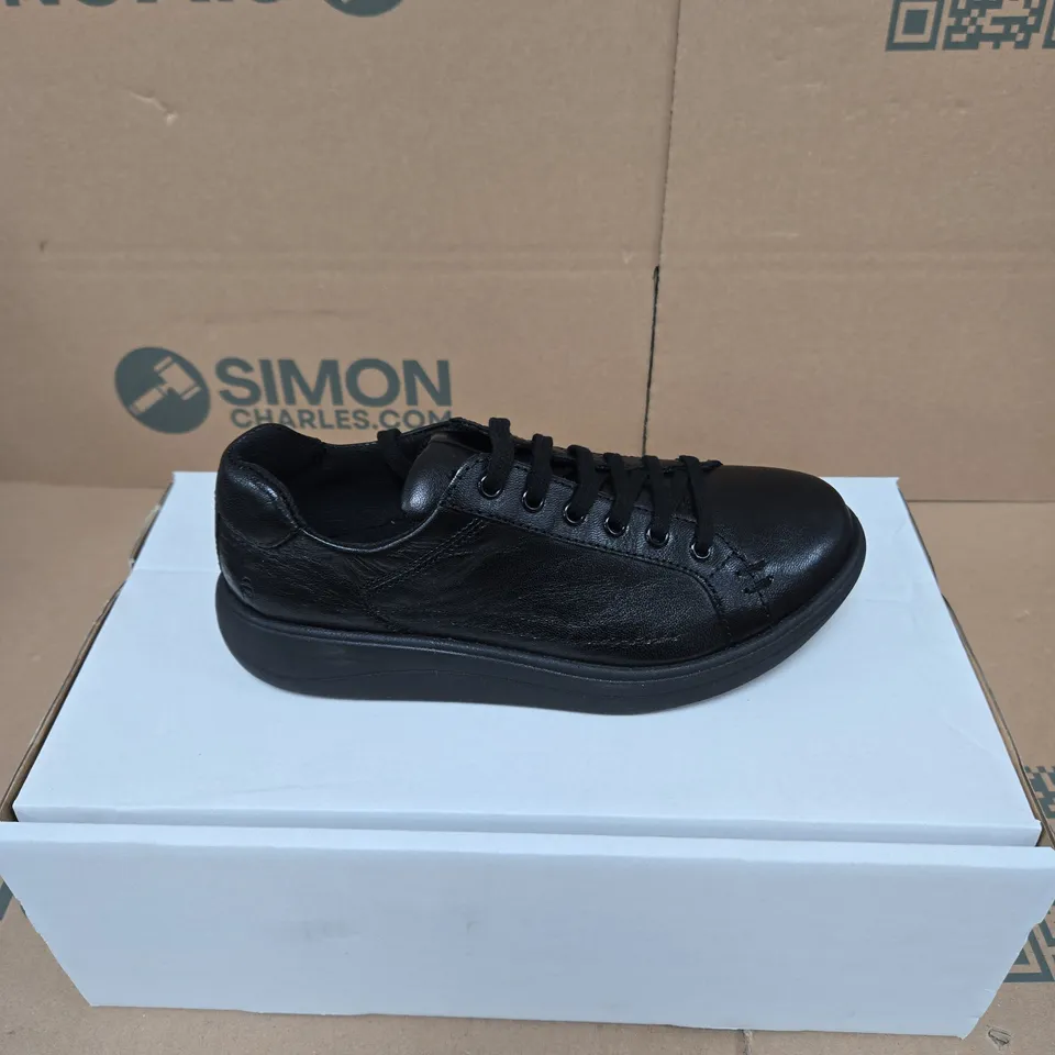 STRIVE DAKOTA BLACK LACE UP TRAINERS BOXED SIZE UK 3