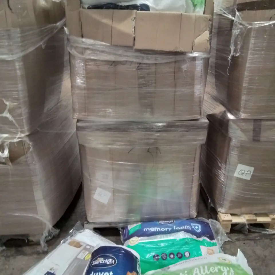 PALLET CONTAINING VARIOUS PILLOWS, DUVET AND BEDDING ETC.