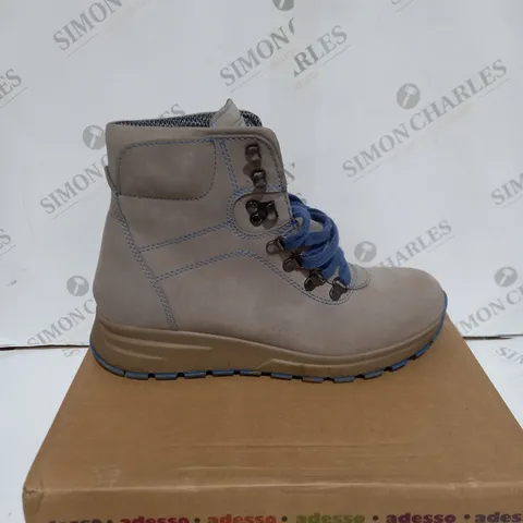 BOXED ADESSO GREY & BLUE BOOTS - SIZE 6