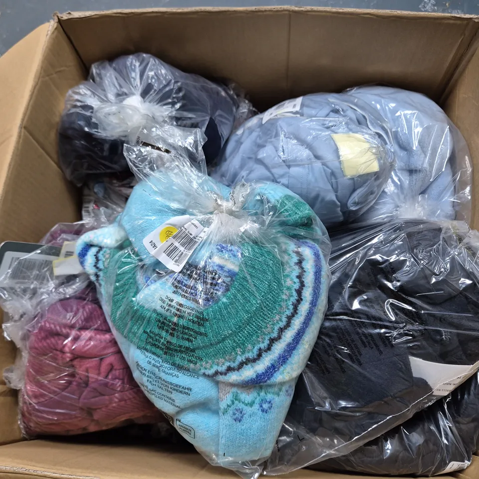 APPROXIMATELY 20 ASSORTED CLOTHING AND FASHION ITEMS IN VARIOUS STYLES, SIZES, AND COLOURS