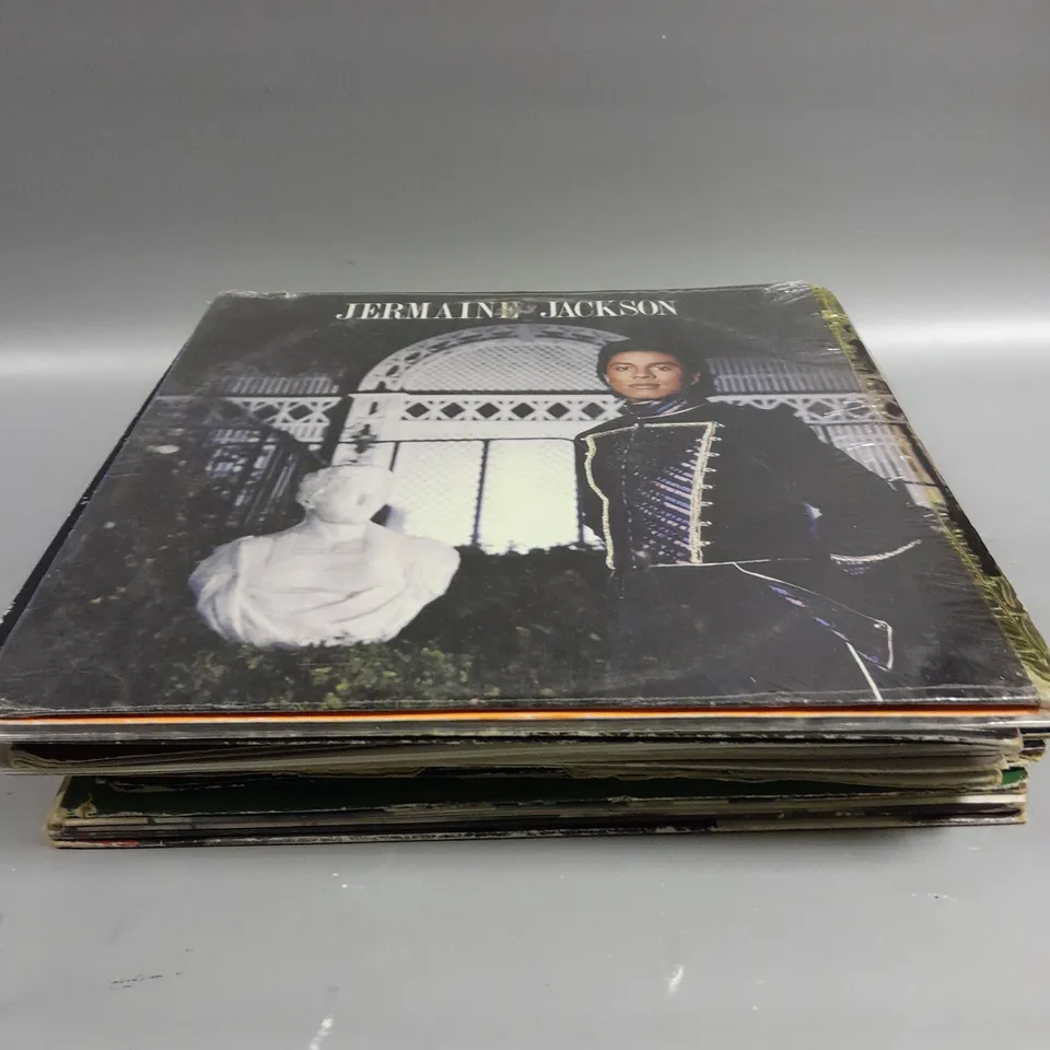 APPROXIMATELY 10 ASSORTED VINYLS FROM VARIOUS ARTISTS TO INCLUDE BAY CITY ROLLERS, KIM CARNES, JERMAINE JACKSON ETC 