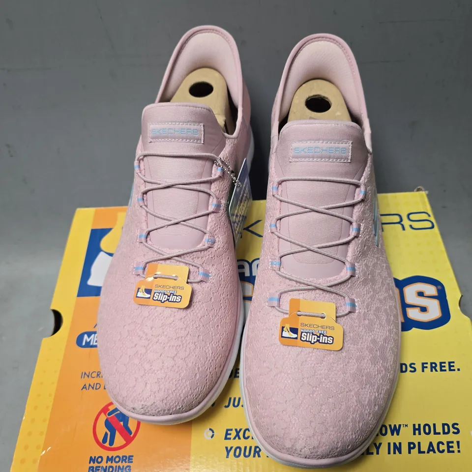 BOXED SKETCHERS SUMMITS LACEY GEM SIZE 9