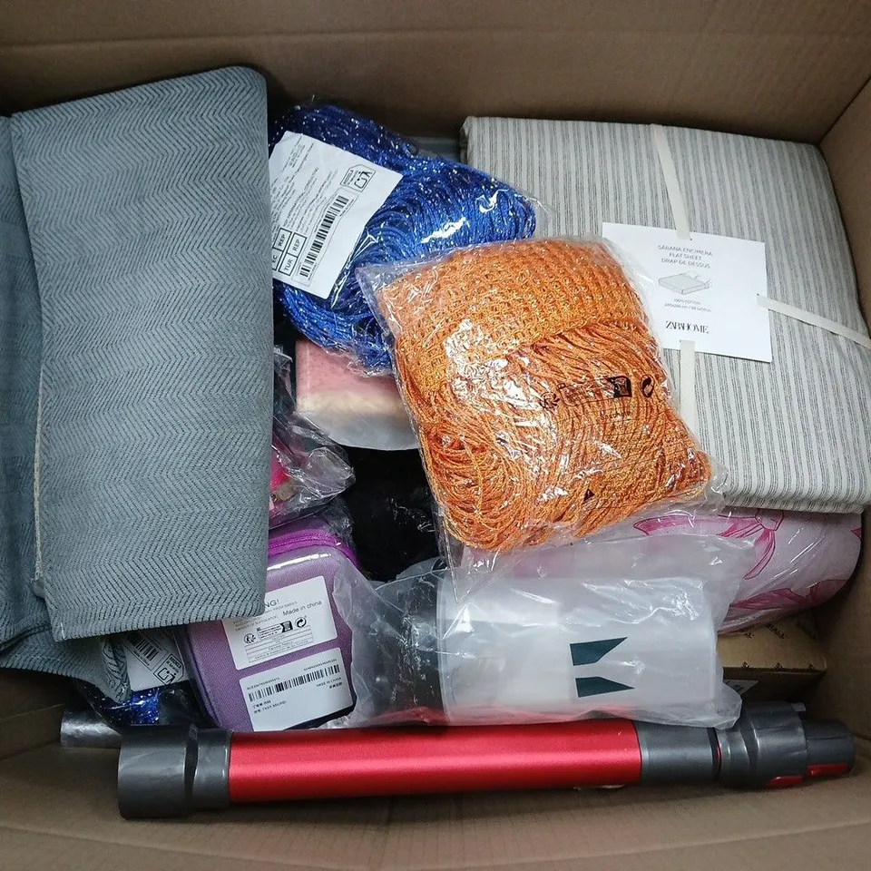 APPROXIMATELY 15 ASSORTED HOUSEHOLD PRODUCTS TO INCLUDE ZARAHOME FLAT SHEETS, MY PROTEIN BOTTLE, PET MAT, ETC - COLLECTION ONLY