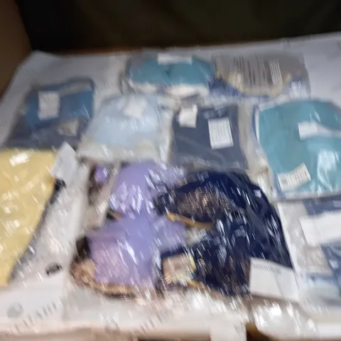 BAG OF APPROX 10 ASSORTED CLOTHING ITEMS TO INCLUDE - MAISON DE NIMES 