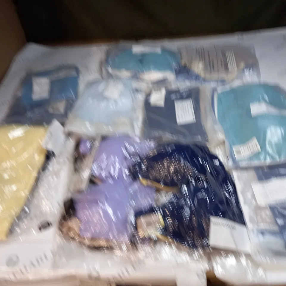 BAG OF APPROX 10 ASSORTED CLOTHING ITEMS TO INCLUDE - MAISON DE NIMES 