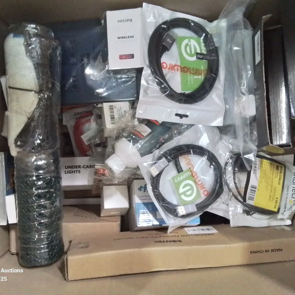 BOX CONTAINING LARGE AMOUNT OF BOXED ELECTRICAL ITEMS TO INCLUDE: KIDS HEADPHONES, ILLUSION LAMPS, LIGHTS BULBS, PHONE CASES, PHONE PROTECTION COVERS, STYLUS PENS AND LOTS MORE.