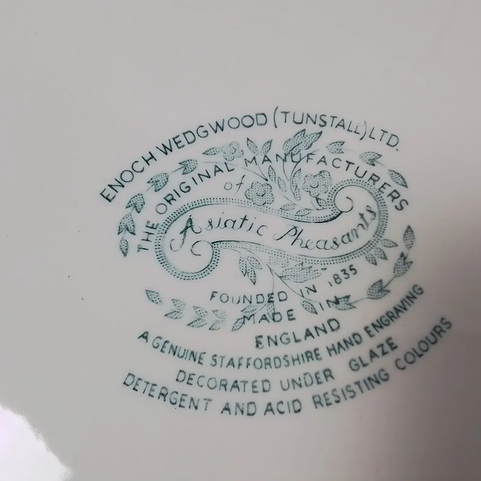 LOT OF ASSORTED HOUSEHOLD ITEMS TO INCLUDE PLATE, FROG THEMED LIGHT AND ENOCH WEDGWOOD PLATES