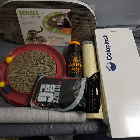 BOX OF APPROXIMATELY 16 ASSORTED ITEMS TO INCLUDE CAT OVAL SCRATCHER, DARTS CASE AND WALL PAPER ROLL