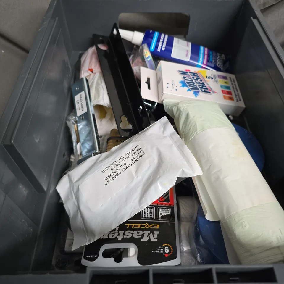 20 ITEMS INCLUDING MOULD MAGIG EXTREME , WASHI TAPE MASTER LOCK EXCELL.AND VARIOUS HOUSEHOLD ITEMS.