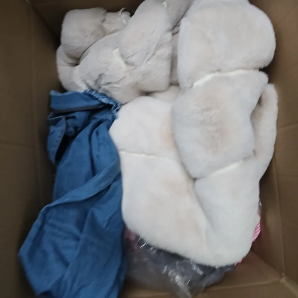 BOX OF APPROXIMATELY 15 ASSORTED CLOTHING ITEMS TO INCLUDE: WHITE SHIRT AND CELTIC SHIRT