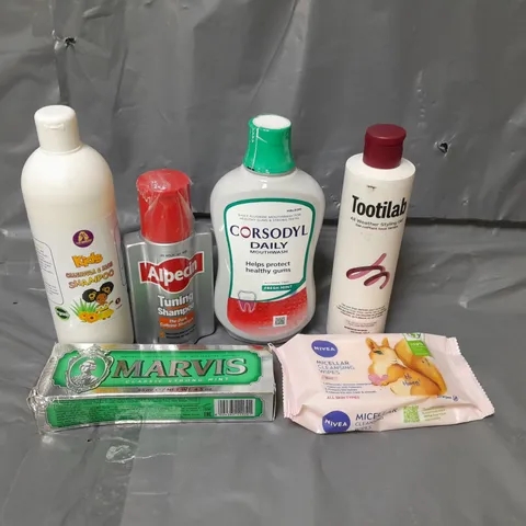 APPROXIMATELY 20 ASSORTED COSMETICS PRODUCTS TO INCLUDE - NIVEA MICELLAR WATER WIPES - MARVIS STRONG MINT TOOTHPASTE - ALPECIN TUNING SHAMPOO - ETC