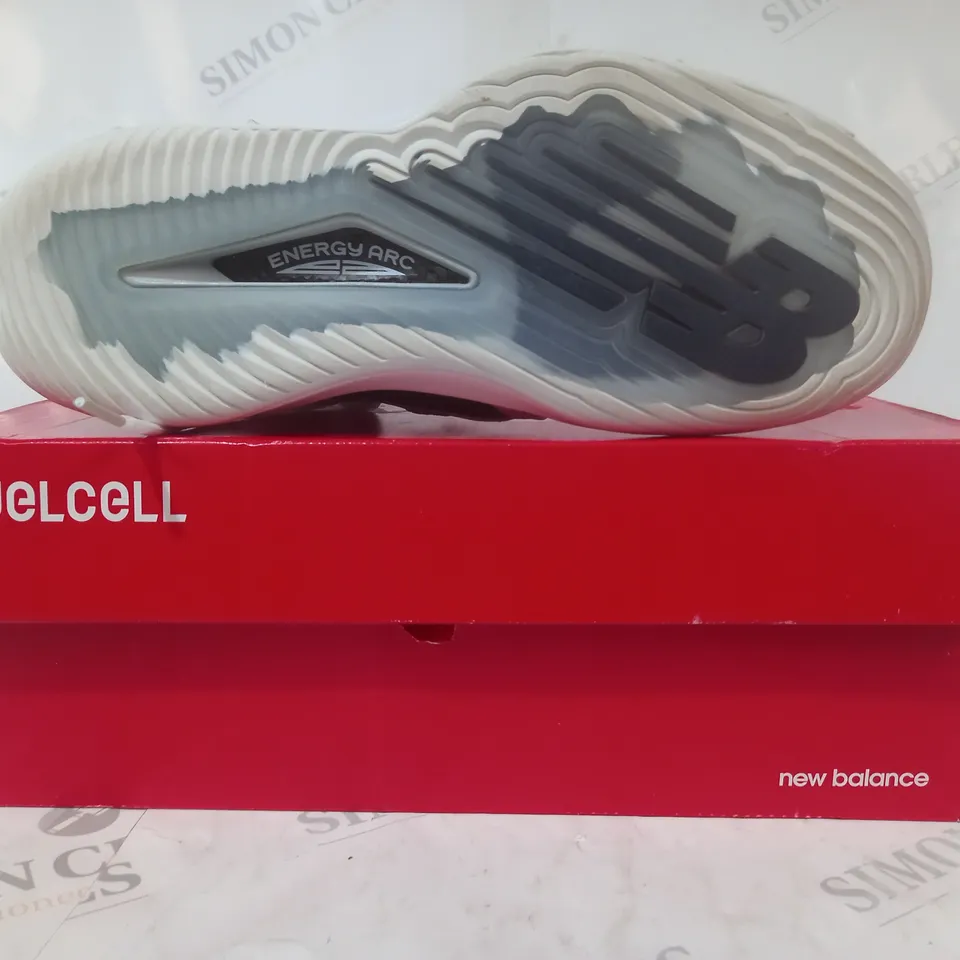 BOXED PAIR OF NEW BALANCE SHOES IN WHITE UK SIZE 9