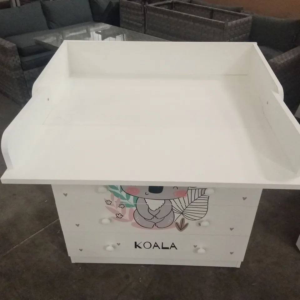 DESIGNER CHANGING DRESSER MODEL 800, WHITE COALA