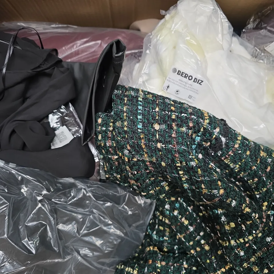 APPROXIMATELY 20 ASSORTED CLOTHING AND FASHION PRODUCTS IN VARIOUS STYLES AND SIZES - COLLECTION ONLY