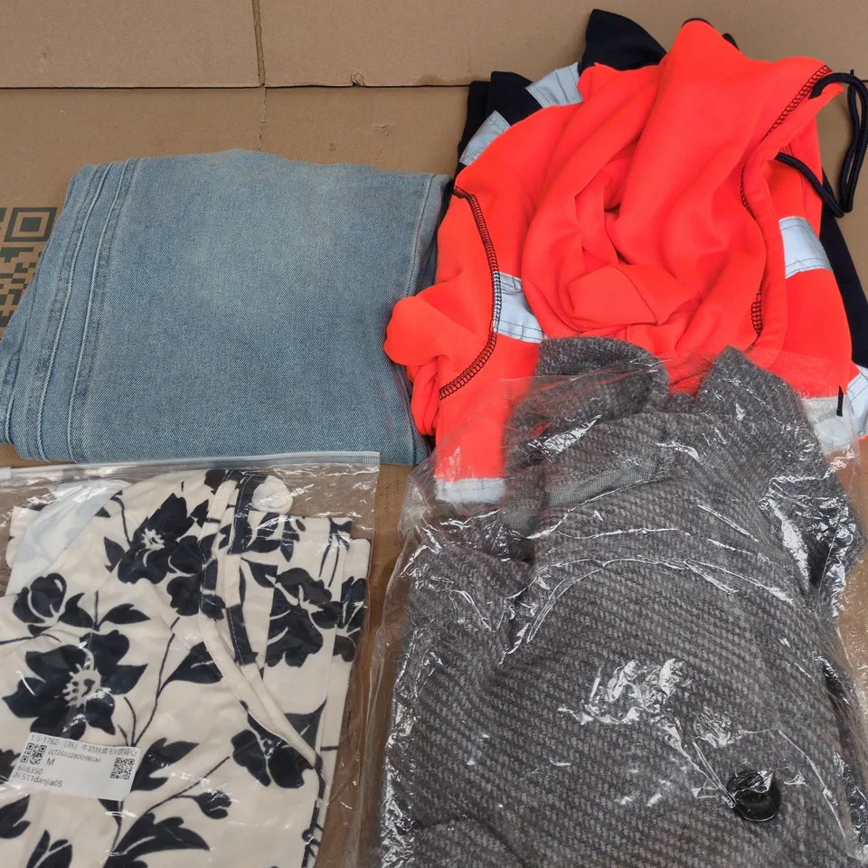 APPROXIMATELY 20 ASSORTED CLOTHING PRODUCTS IN VARIOUS STYLES & SIZES TO INCLUDE PANTS, T-SHIRTS, DRESSES ETC