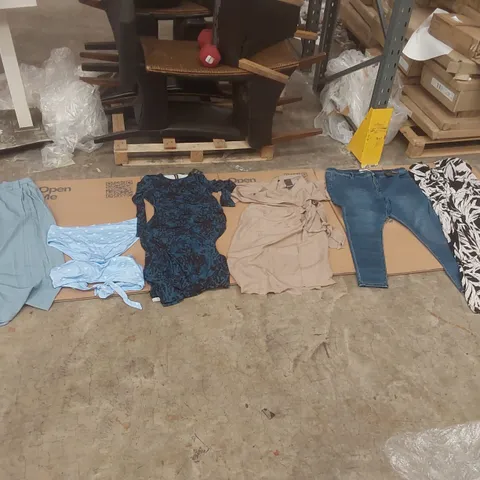 PALLET CONTAINING APPROXIMATELY 775x ASSORTED BRAND NEW DESIGNER CLOTHING ITEMS