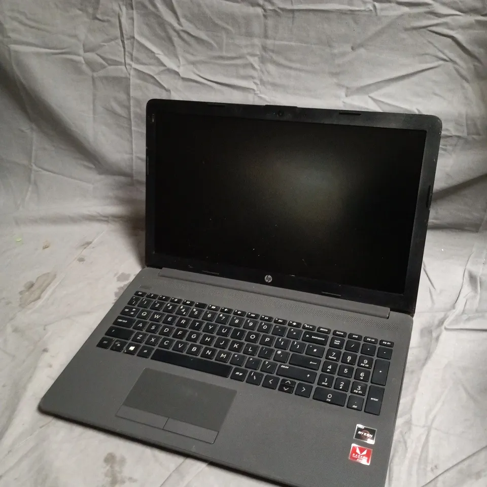 HP 255G7 LAPTOP