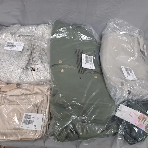 APPROXIMATELY 15 ASSORTED CLOTHING ITEMS IN VARIOUS SIZES, STYLES & COLOURS TO INCLUDE SHOULDER BAG, DRESS, JACKET, ETC