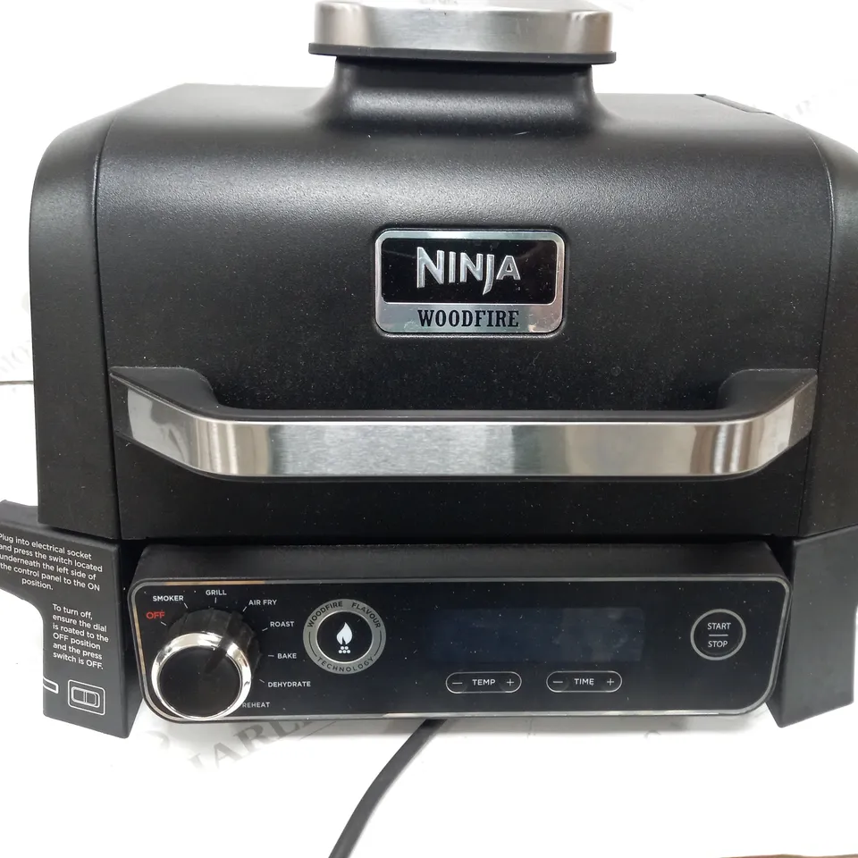 BOXED NINJA WOODFIRE ELECTRIC BBQ GRILL & SMOKER OG701UKQ