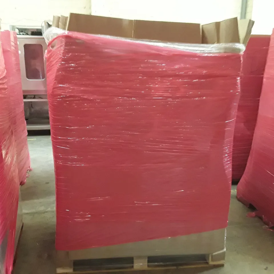 PALLET TO CONTAIN AN ASSORTMENT OF HOUSEHOLD ITEMS TO INCLUDE BABY CHANGING MAT, SOFA COVER, BAG AND FOOD STORAGE CONTAINERS 