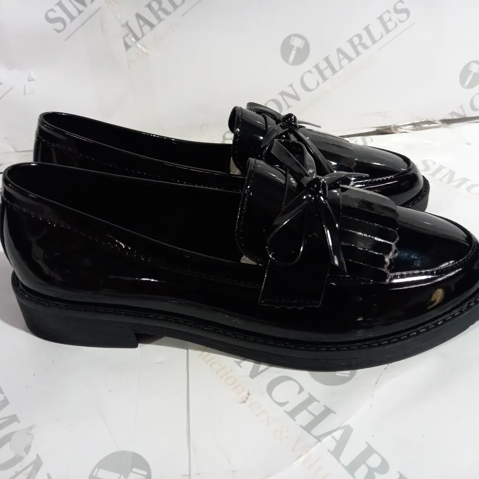 BLACK PUMPS SIZE 40