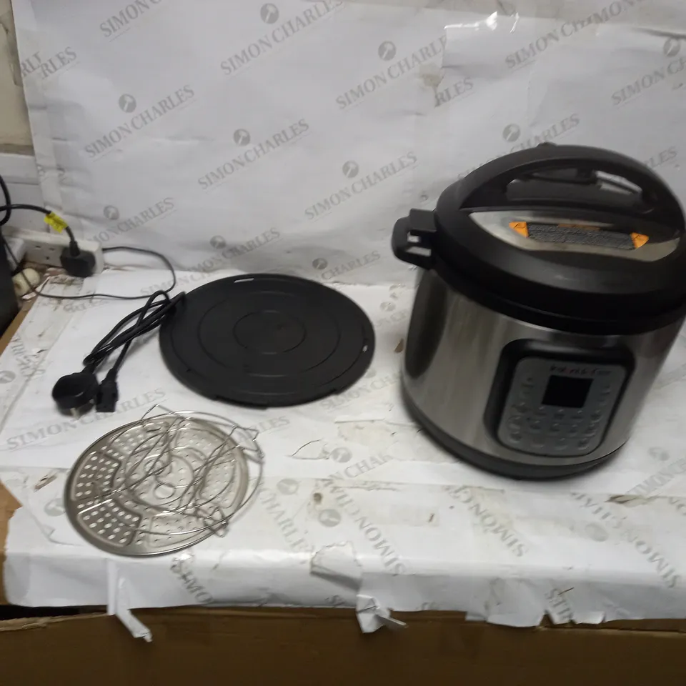 INSTANT POT DUO CRISP + AIR FRYER 8L MULTICOOKER
