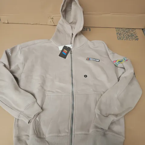 HOLLISTER NASCAR BOXY FIT ZIP HOODIE IN TAUPE - MEDIUM