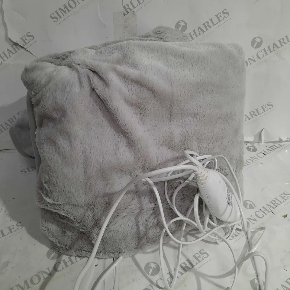 COZEE HOME VELVETSOFT HEATED THROW IN LIGHT GREY