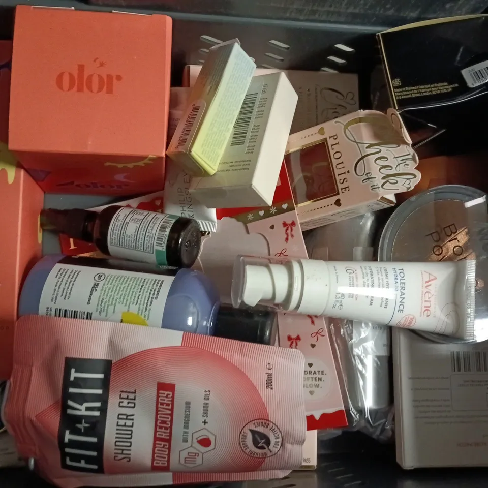 APPROXIMATELY 20 ASSORTED COSMETIC ITEMS TO INCLUDE THE BLACK STUFF, VASELINE, ETC - COLLECTION ONLY