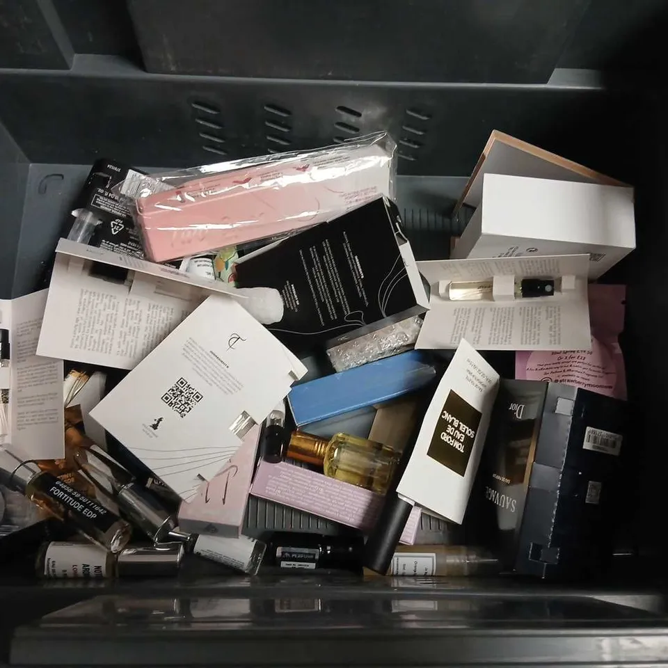 QUANTITY OF ASSORTED TESTER AND SAMPLE FRAGRANCES