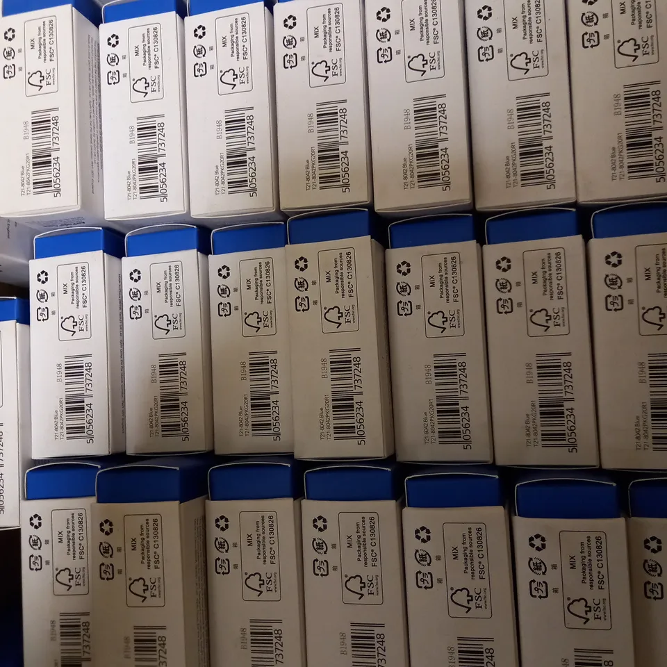 LOT OF APPROX 120 TO INCLUDE TECH21 STUDIO COLOUR AIRPOD CASE