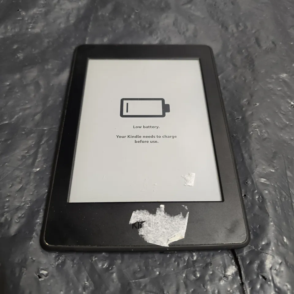 AMAZON KINDLE E-READER (BLACK) – BATTERY LOW ON SCREEN