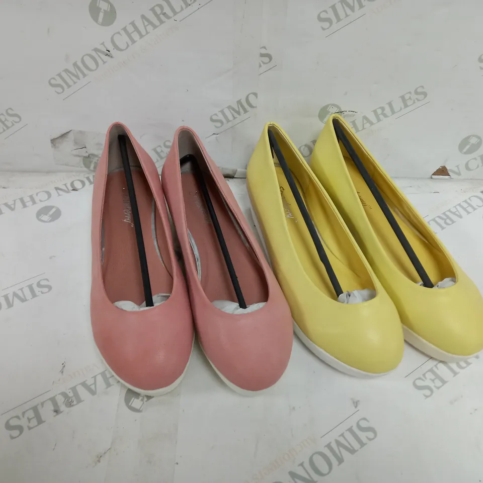 5 BOXED PAIRS OF STRAWBERRY SHOES TO INCLUDE WEDGE SHOES IN BLACK SIZE 5, WEDGE SANDALS IN LEMON SIZE 3