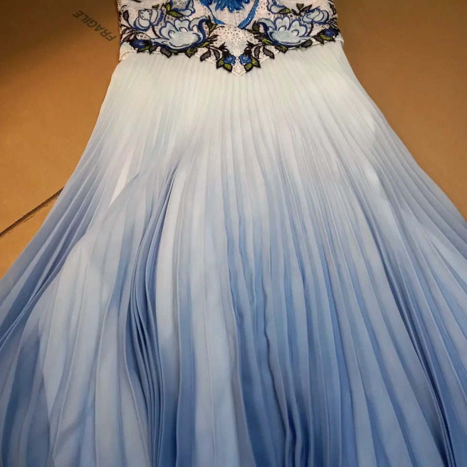 KAREN MILLEN BLUE GUIPURE LACE & EMBROIDERED FLORL PLEAT MIDI DRESS - SIZE 6