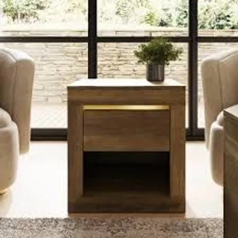 BOXED GFW ASTLEY SINGLE DRAWER KNOTTY OAK LAMP TABLE (1 BOX)