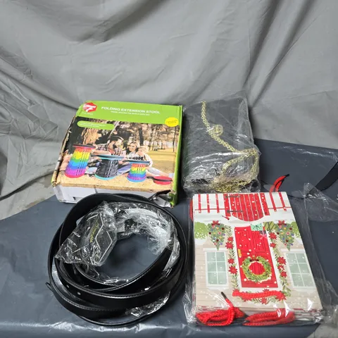 BOX OF APPROXIMATELY 12 ASSORTED HOUSEHOLD ITEMS TO INCLUDE BELTS, FOLDING EXTENSION STOO, HANDBAG, CHRISTMAS GIFT BAGS ETC