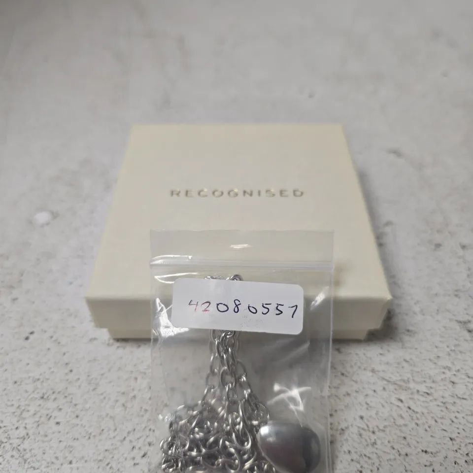 RECOGNISED SILVER-TONE NECKLACE WITH ROUND PENDANT 