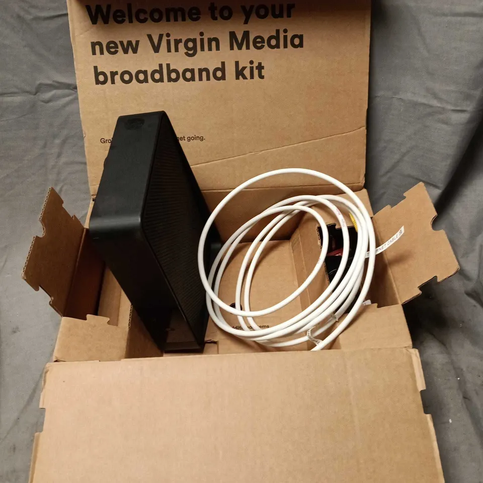 VIRGIN MEDIA BROADBAND HUB KIT – BOXED WITH CABLES