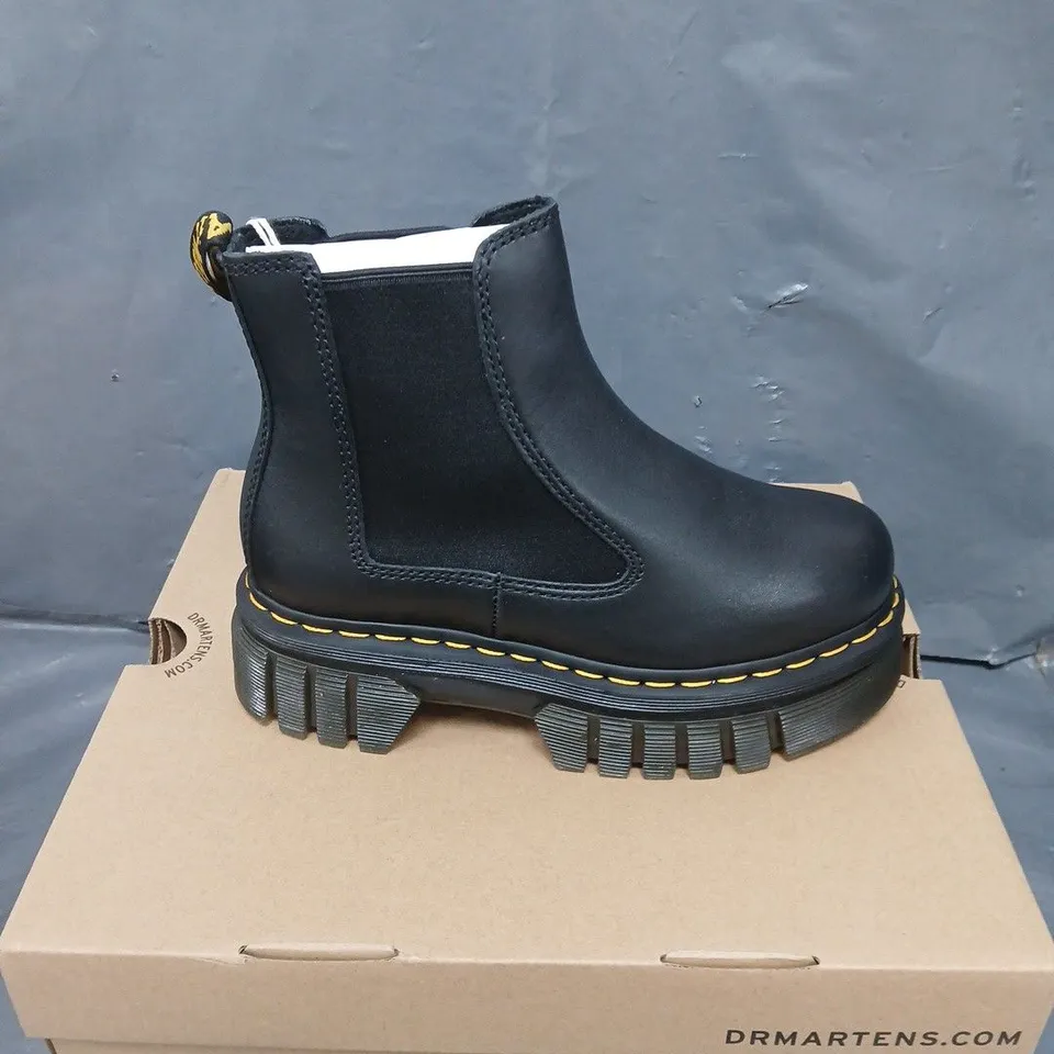 BOXED PAIR OF DR MARTENS AUDRICK CHEALSEA BOOTS - 4