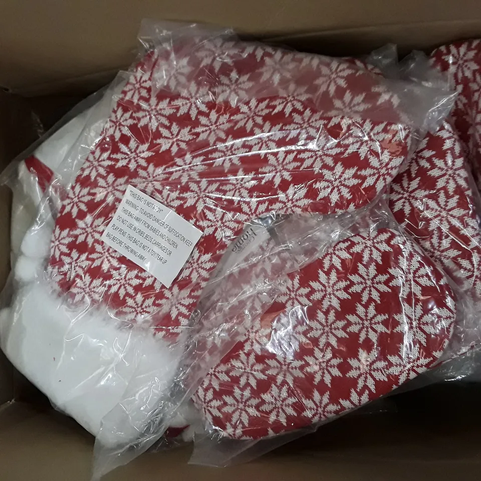 BOX CONTAINING APPROXIMATELY 35 BRAND NEW SNOWFLAKE STOCKINGS