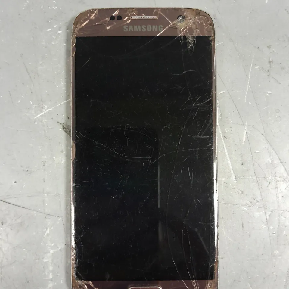SAMSUNG GALAXY S7 SMARTPHONE IN GOLD